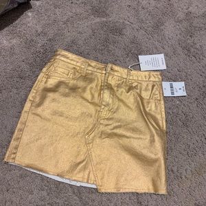 Cute gold skirt